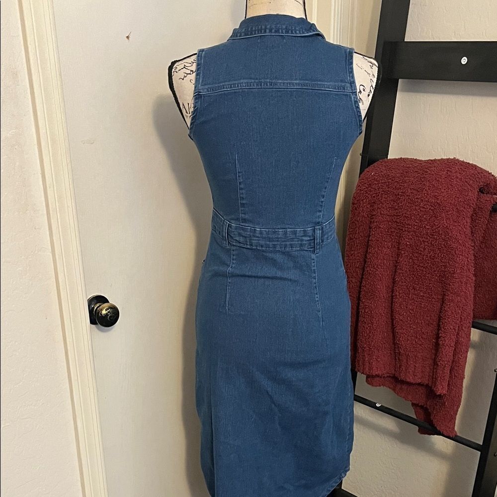 Bebe Sleeveless Blue Button Distressed Pockets Denim Midi Dress Boho Western - Picture 9 of 15